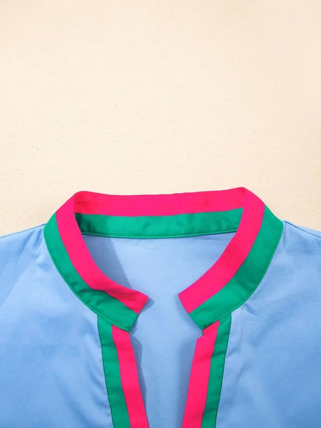 Contrast Trim Notched Short Sleeve Blouse in - photo