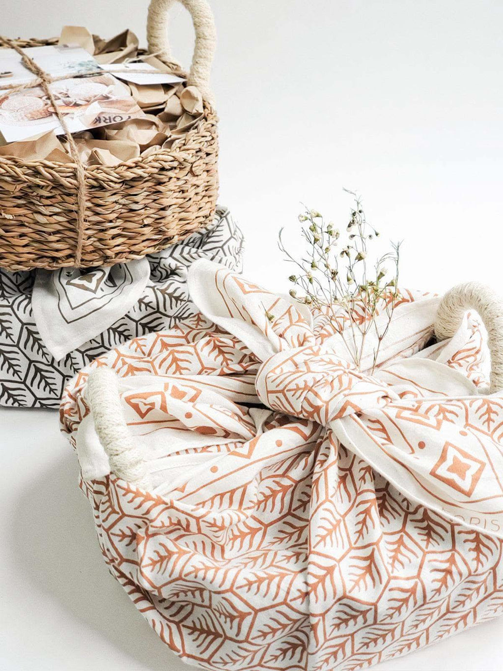 Bread Warmer & Basket - Vintage Flower in - KITCHEN photo