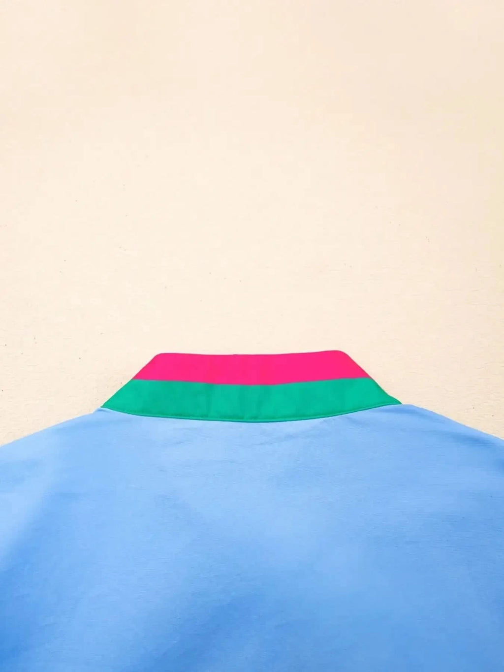 Contrast Trim Notched Short Sleeve Blouse in - photo