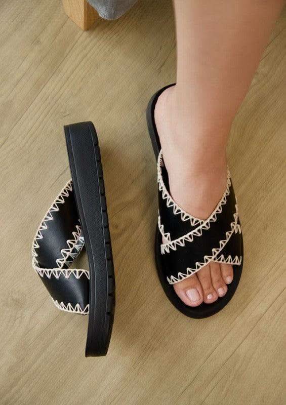 VERA Flat Sandals in Black - photo