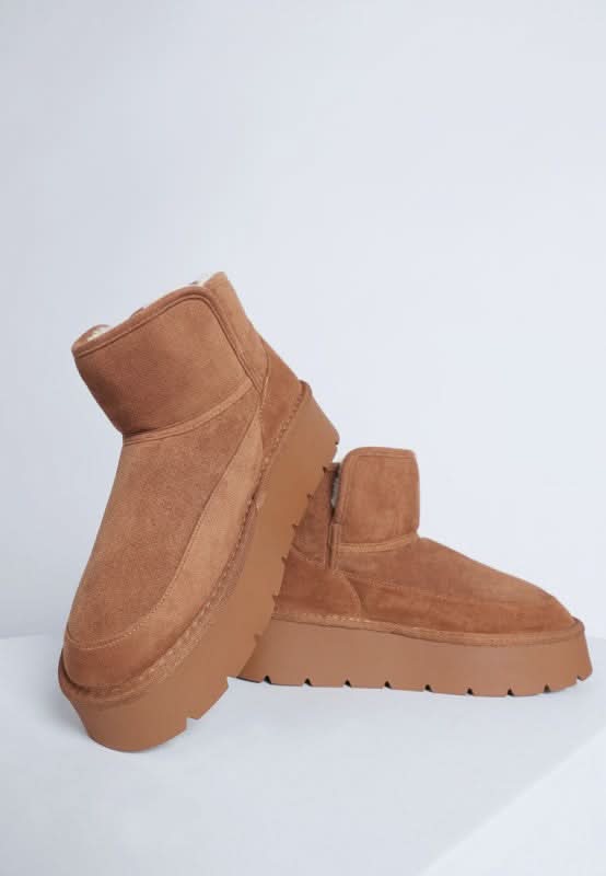 Holias Chunky Heeled Snow Boots in - photo