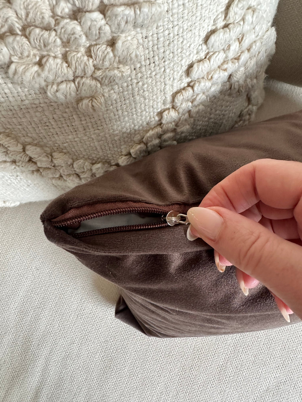 Hardin Velvet Lumbar Pillow Cover in - photo