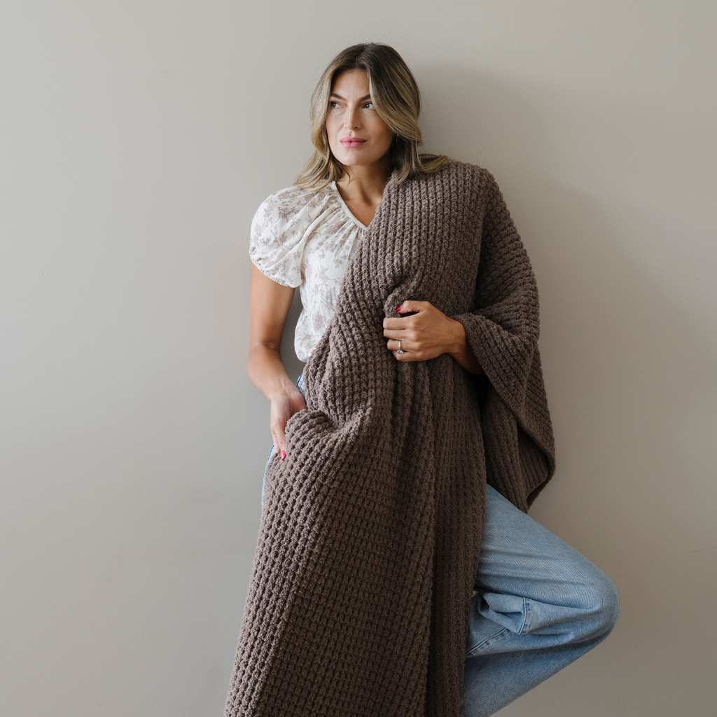 Saranoni Waffle Knit XL Throw Blankets in - photo