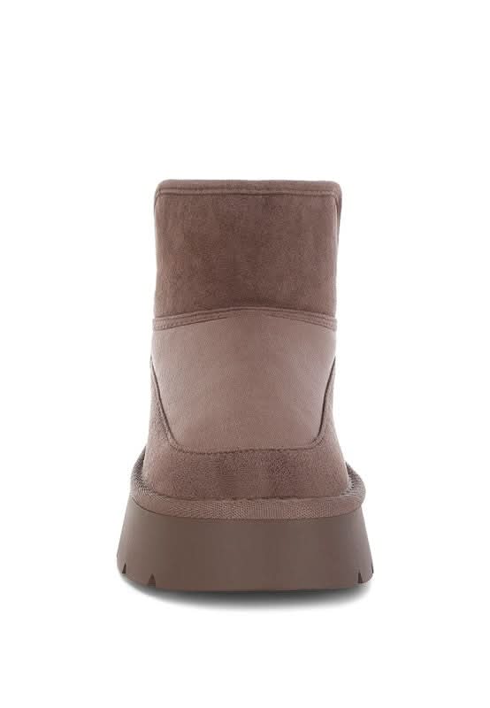 Holias Chunky Heeled Snow Boots in - photo