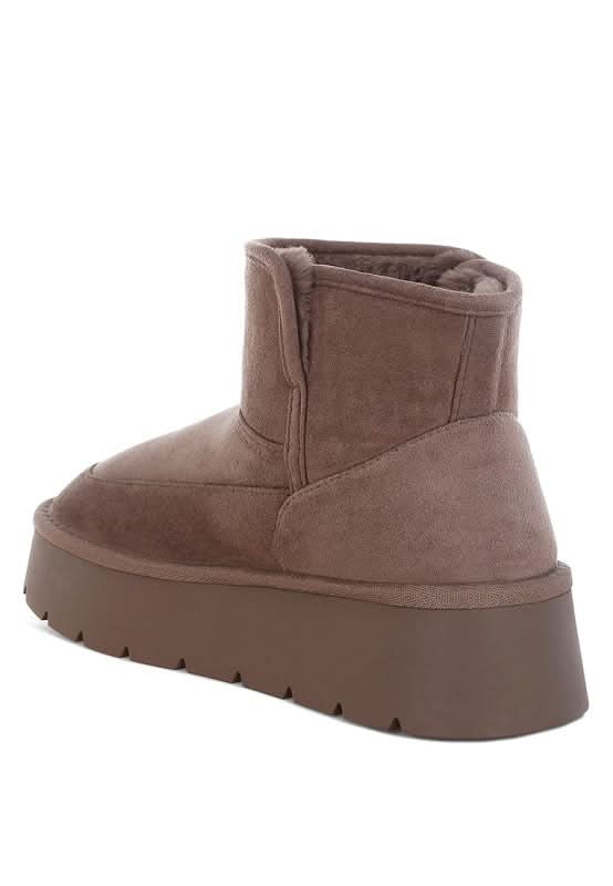 Holias Chunky Heeled Snow Boots in - photo