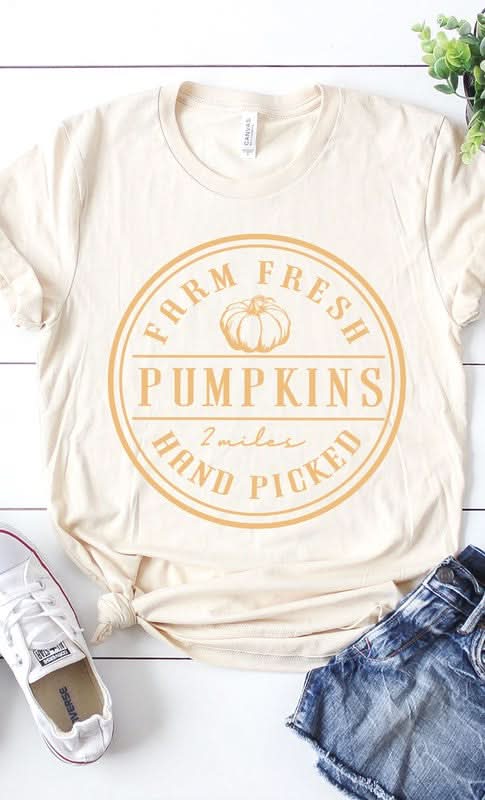 Farm Fresh Pumpkins Circle Graphic Tee in Cream - photo