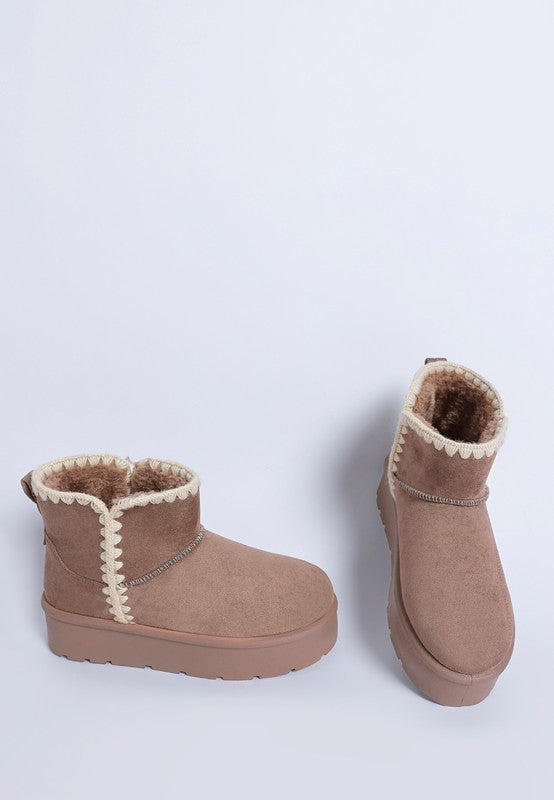 Rochas Scalloped Detail Snow Boots in Taupe - photo