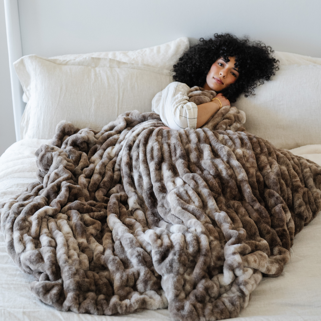 Saranoni Double Ruched XL Faux Fur XL Throw Blankets - Chocolate Blend