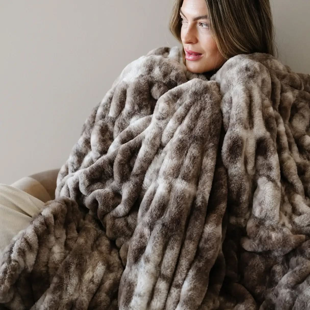 Saranoni Double Ruched Faux Fur XL Throw Blankets - SwagglyLife Home & Fashion