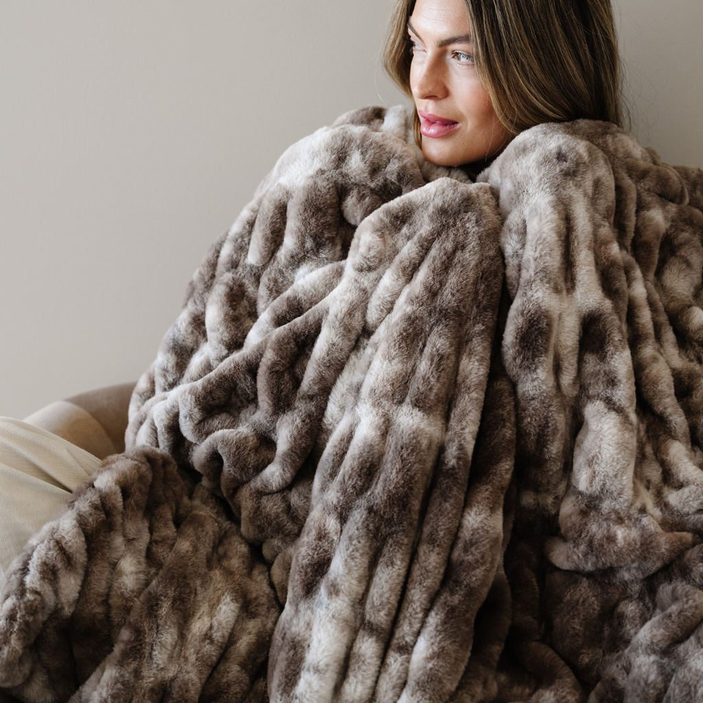 Saranoni Double Ruched XL Faux Fur XL Throw Blankets -