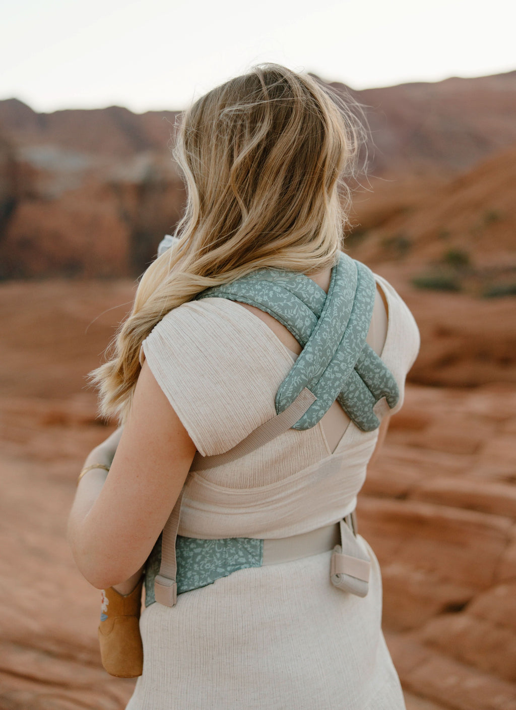 Monroe x Coco Bloom – Neutral Cotton Baby Carrier (7–35 lbs) in - Carrier photo