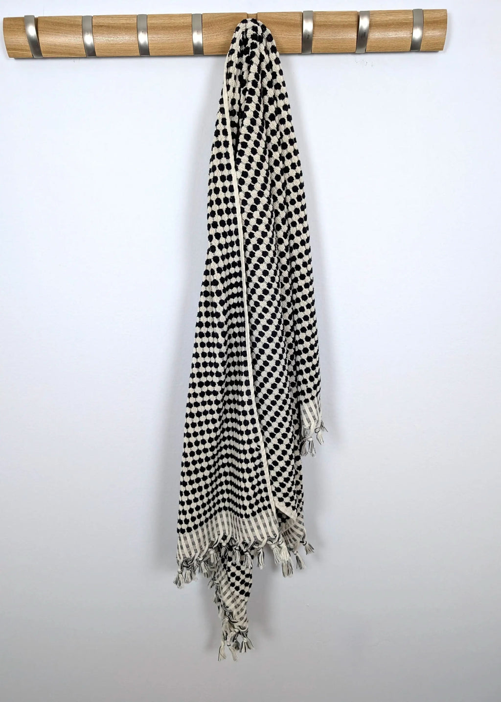 Bloom Collection – Oversized Turkish Cotton Bath Towel with Raised Texture and Hand-Tied Tassels - SwagglyLife Home & Fashion