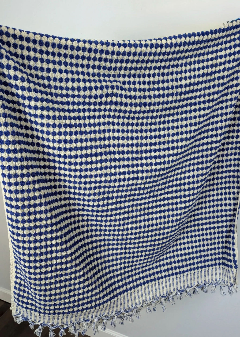 Bloom Collection – Oversized Turkish Cotton Bath Towel with Raised Texture and Hand-Tied Tassels - SwagglyLife Home & Fashion