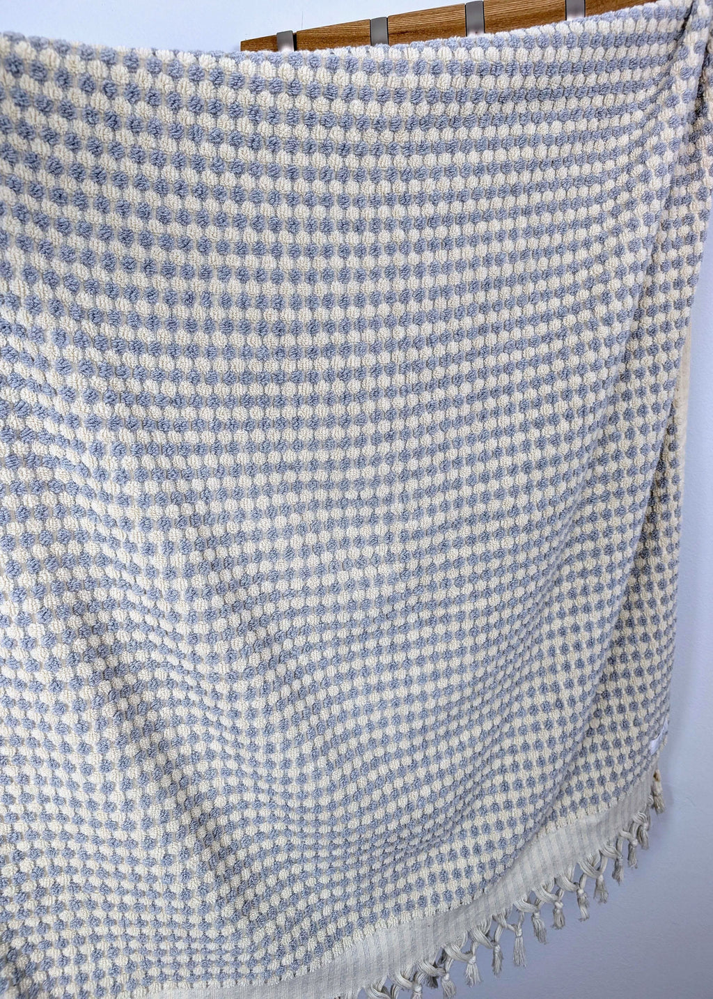 Bloom Collection – Oversized Turkish Cotton Bath Towel with Raised Texture and Hand-Tied Tassels - SwagglyLife Home & Fashion