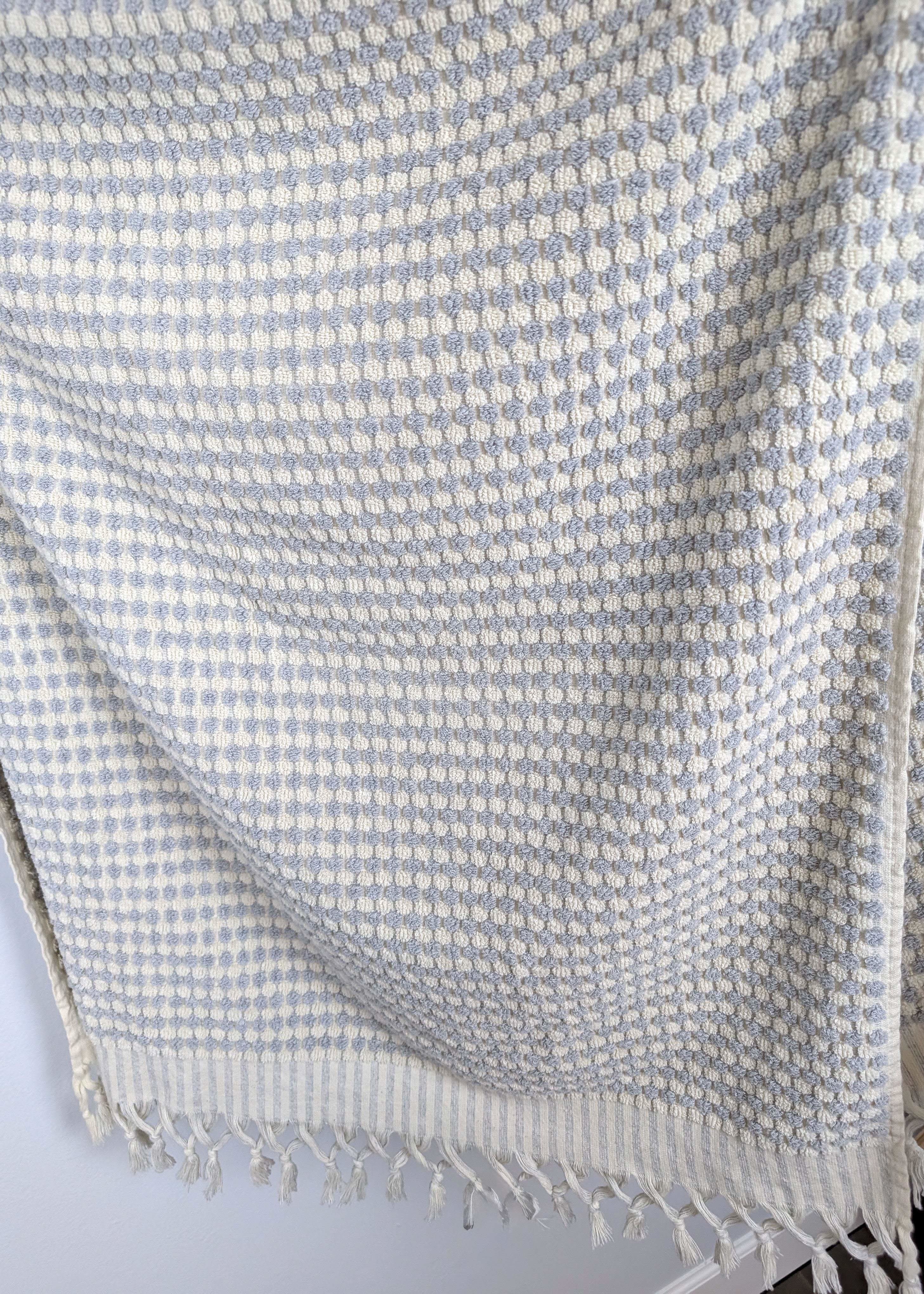 Bloom Collection – Oversized Turkish Cotton Bath Towel with Raised Texture and Hand-Tied Tassels - SwagglyLife Home & Fashion Bloom Collection – Oversized Turkish Cotton Bath Towel with Raised Texture and Hand-Tied Tassels - SwagglyLife Home & Fashion