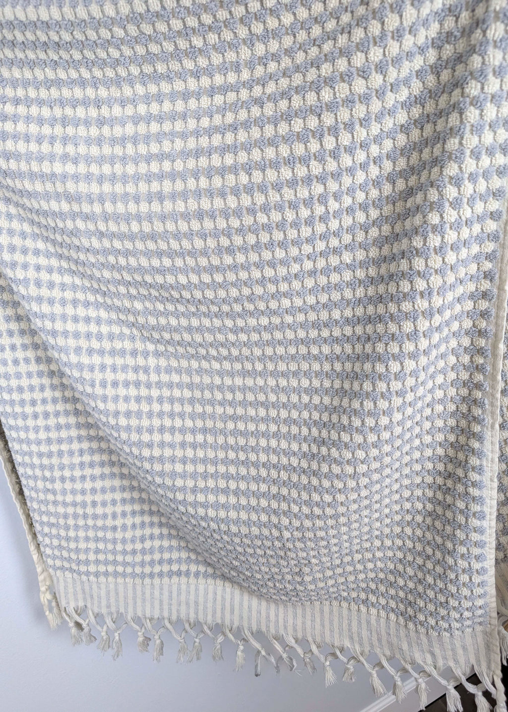 Bloom Collection – Oversized Turkish Cotton Bath Towel with Raised Texture and Hand-Tied Tassels - SwagglyLife Home & Fashion