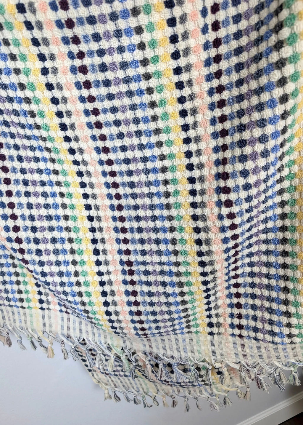 Bloom Collection – Oversized Turkish Cotton Bath Towel with Raised Texture and Hand-Tied Tassels - SwagglyLife Home & Fashion