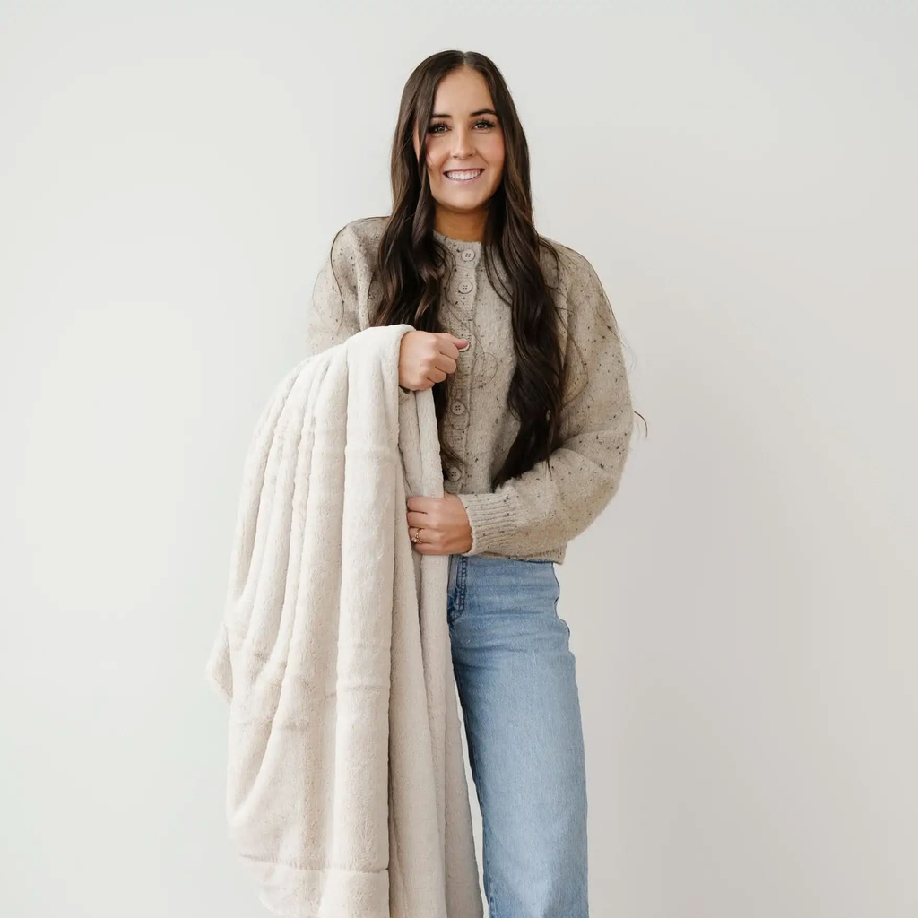 Saranoni Lush Throw Blankets in - photo