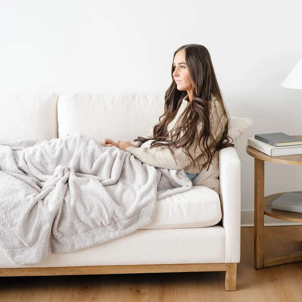 Saranoni Lush Throw Blankets in - photo