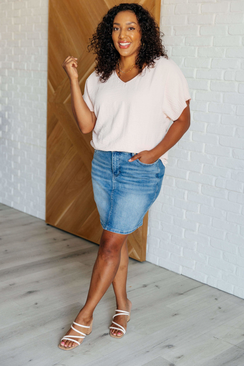 Frequently Asked Questions V-Neck Top in Blush in 3XL - Tops photo