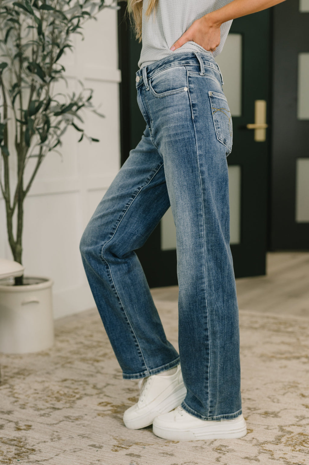 Holly Mid Rise Straight -