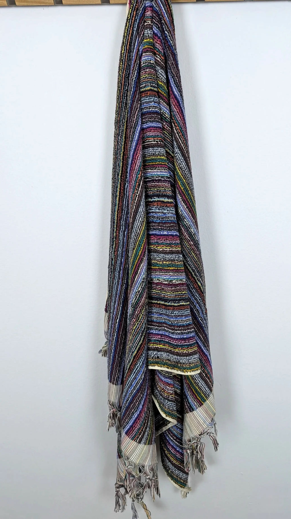 Linea Collection – Oversized Turkish Cotton Bath Towel with Tonal Stripes and Tassels - SwagglyLife Home & Fashion