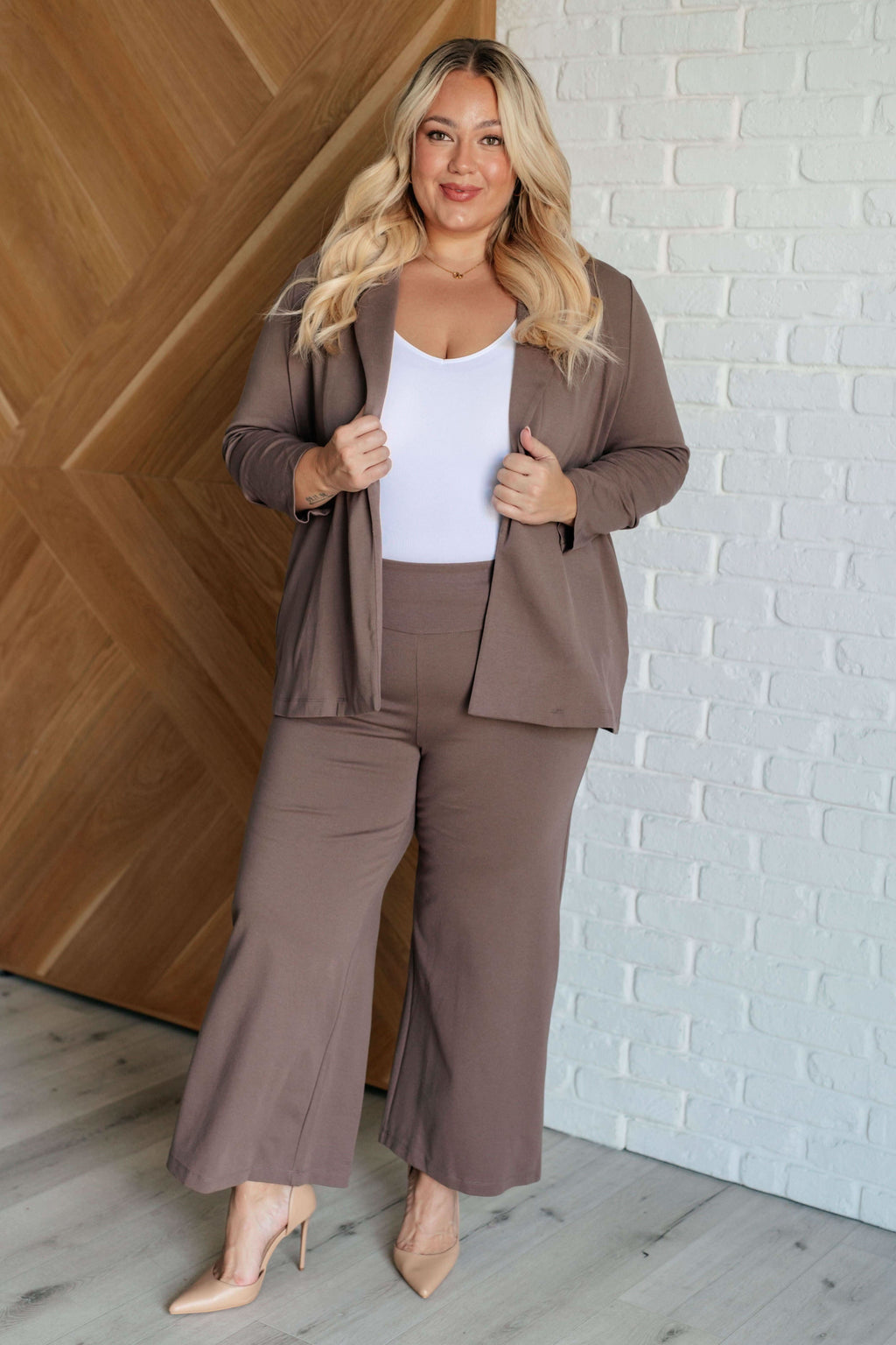 Magic 3/4 Blazer in Dark Mocha in 3XL - Layers photo