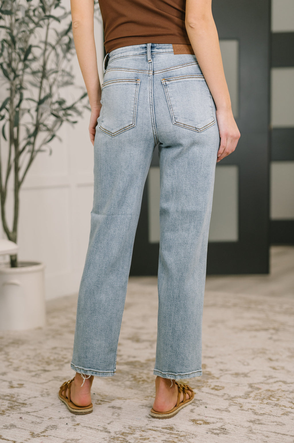 Natalie High Waist Ankle Straight in - Womens photo