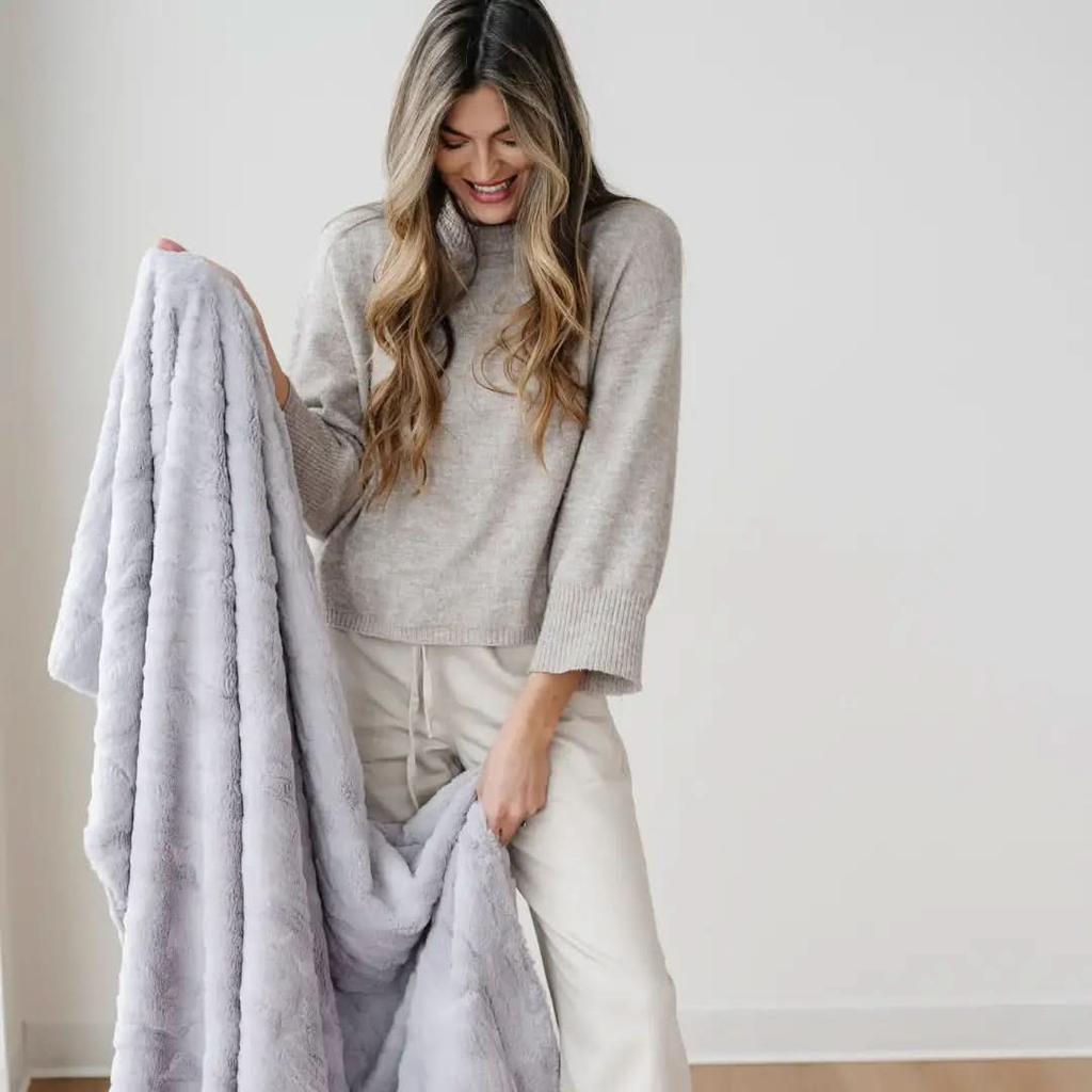 Saranoni Patterned Faux Fur Throw Blankets - SwagglyLife Home & Fashion
