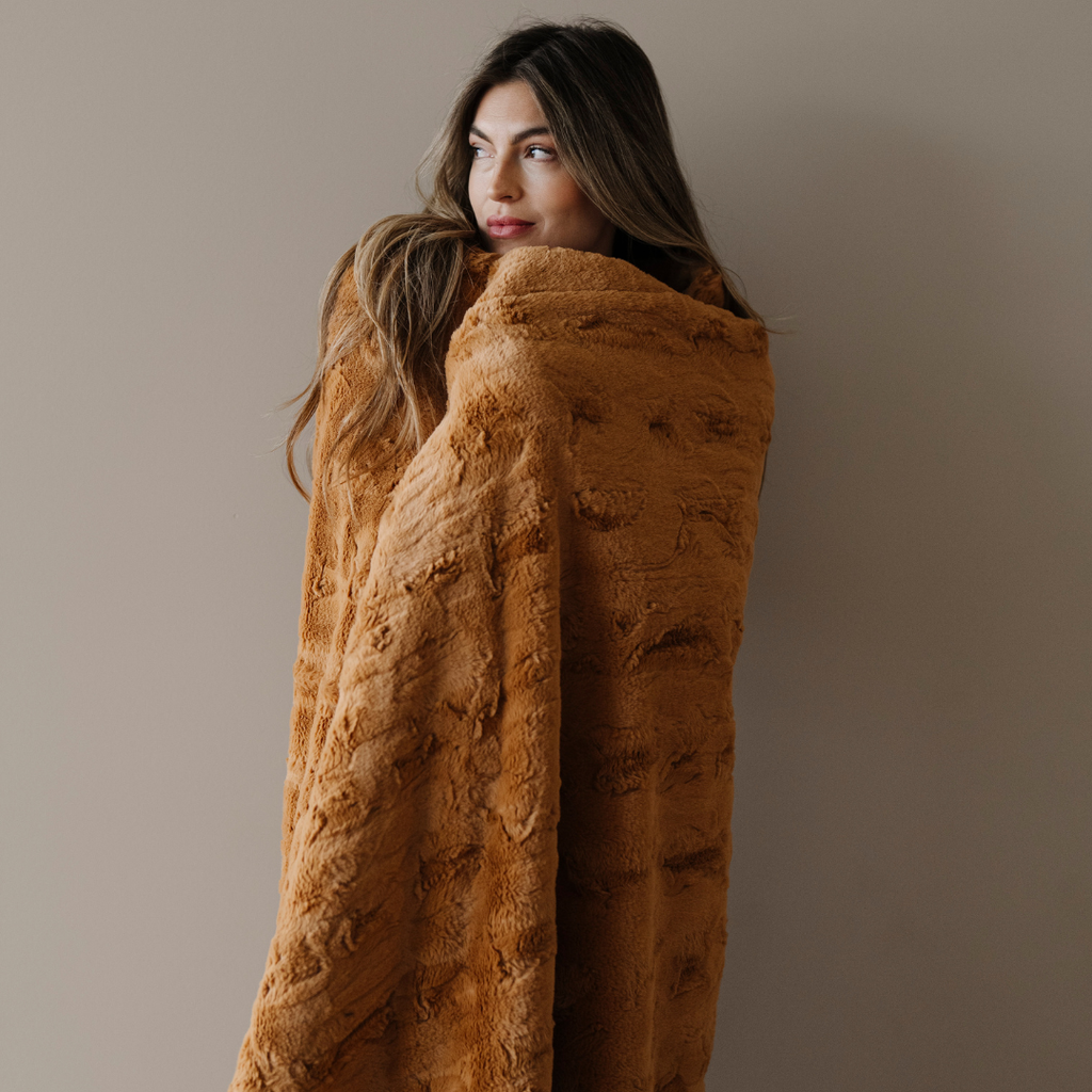 PATTERNED FAUX FUR XL THROW BLANKETS in Copper - photo