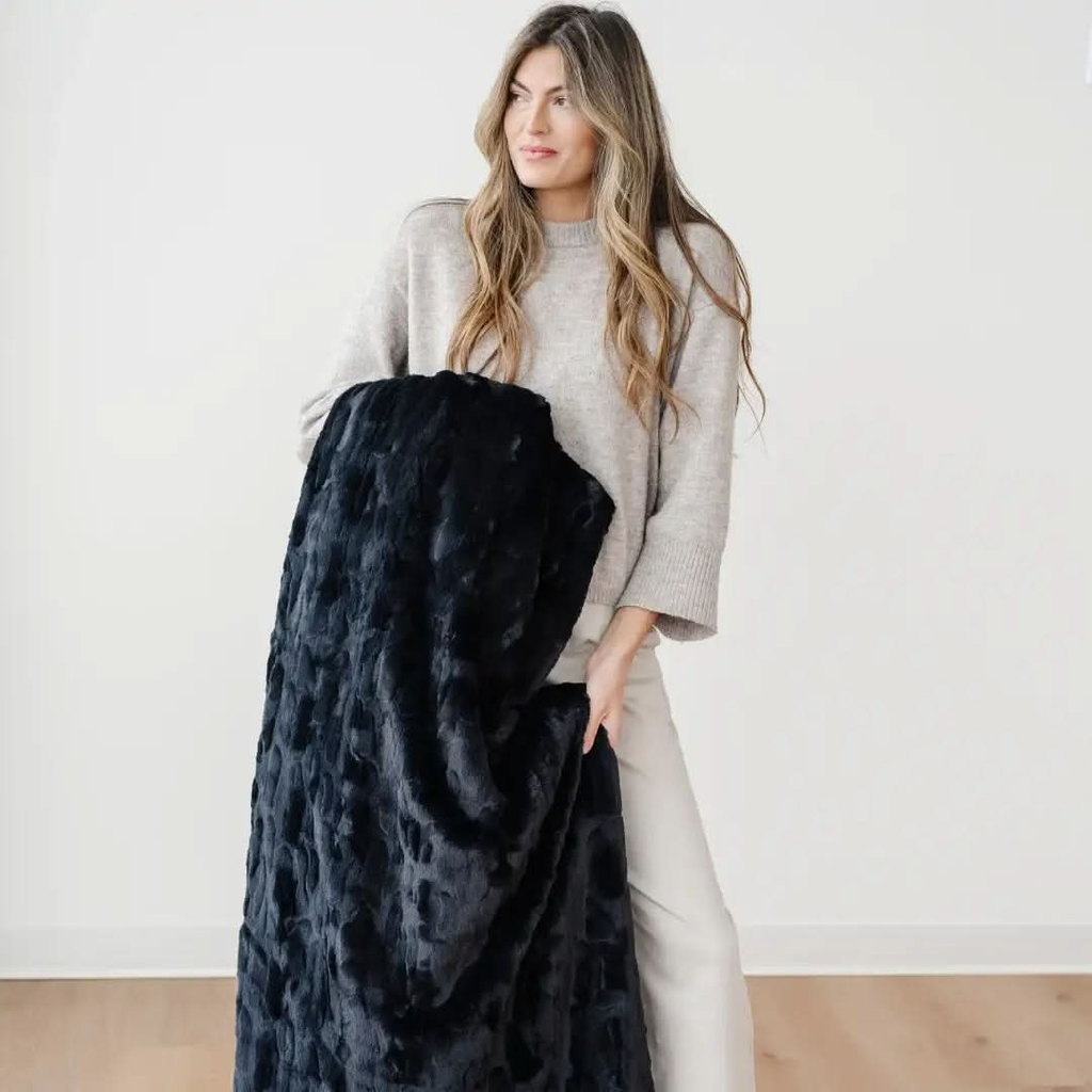 PATTERNED FAUX FUR XL THROW BLANKETS - SwagglyLife Home & Fashion