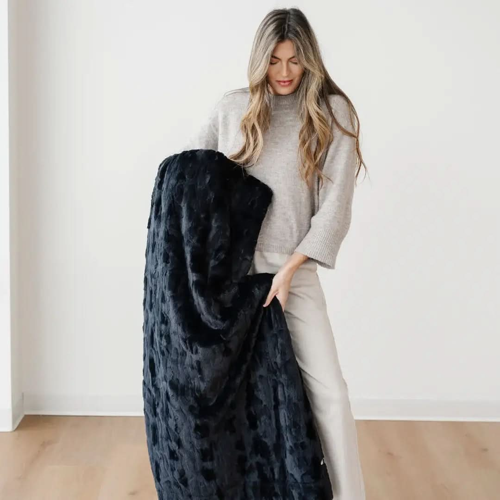 PATTERNED FAUX FUR XL THROW BLANKETS - SwagglyLife Home & Fashion