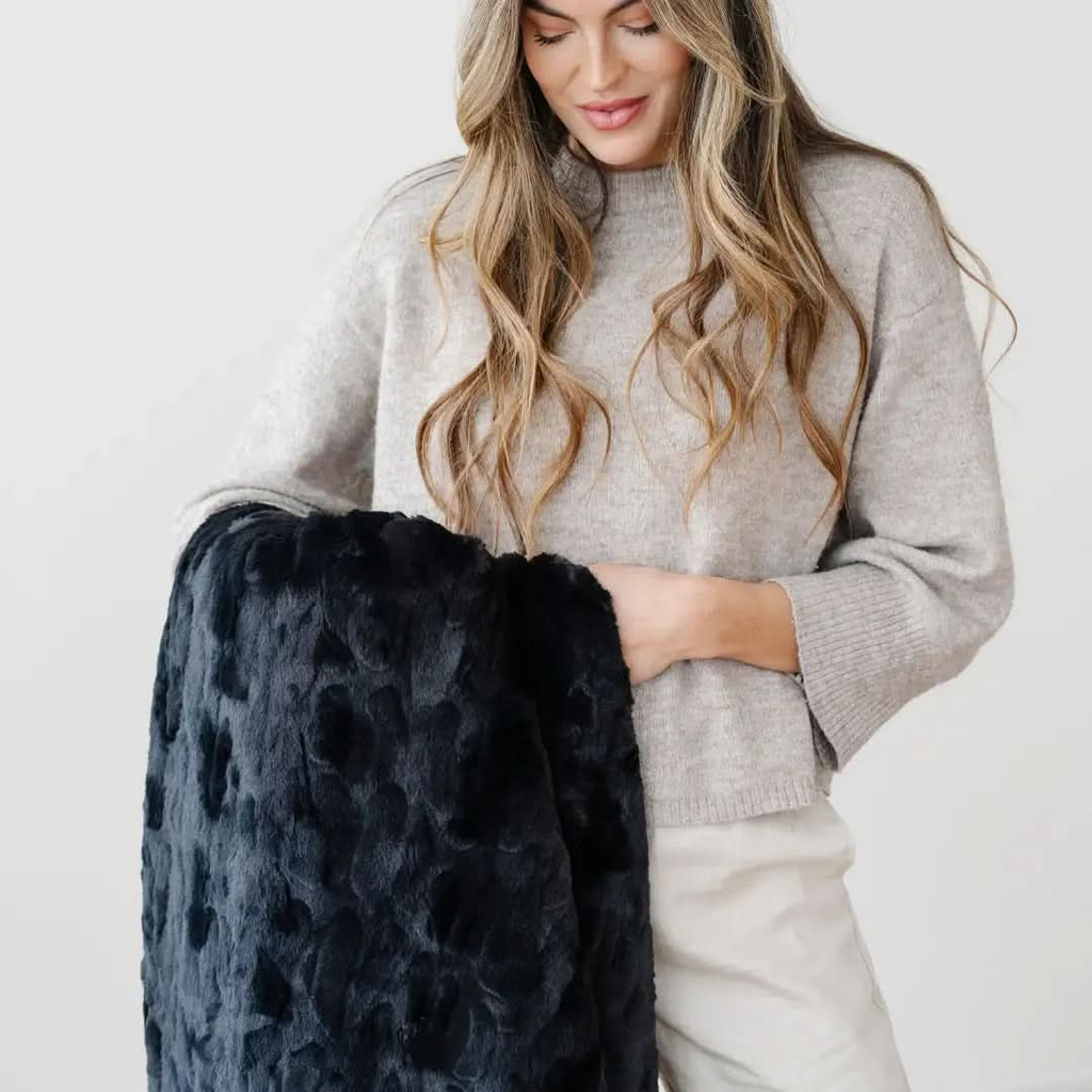 PATTERNED FAUX FUR XL THROW BLANKETS - SwagglyLife Home & Fashion