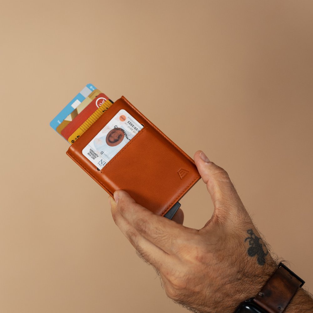 Andar The Pilot in - Wallets photo
