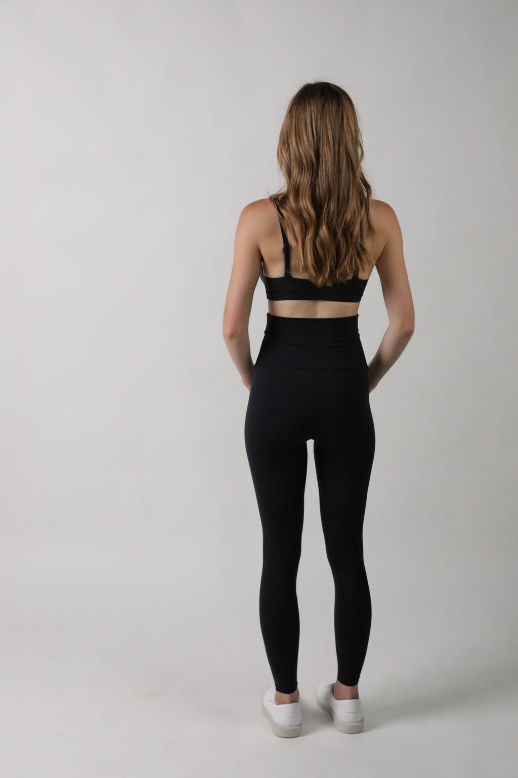 VAALIA™ Everyday Comfort Hi-Rise Maternity Legging in - photo