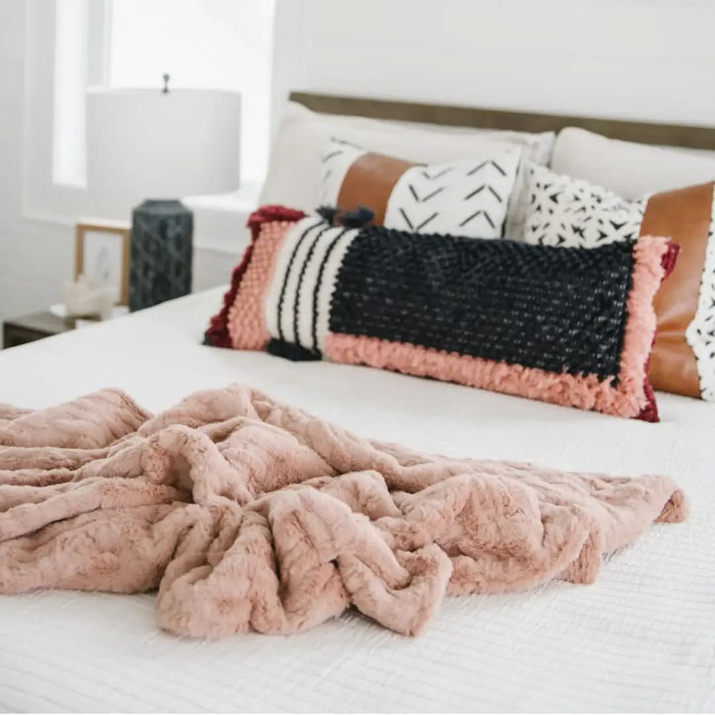 PATTERNED FAUX FUR XL THROW BLANKETS - SwagglyLife Home & Fashion