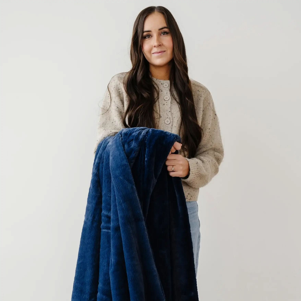 Saranoni Lush Throw Blankets in - photo