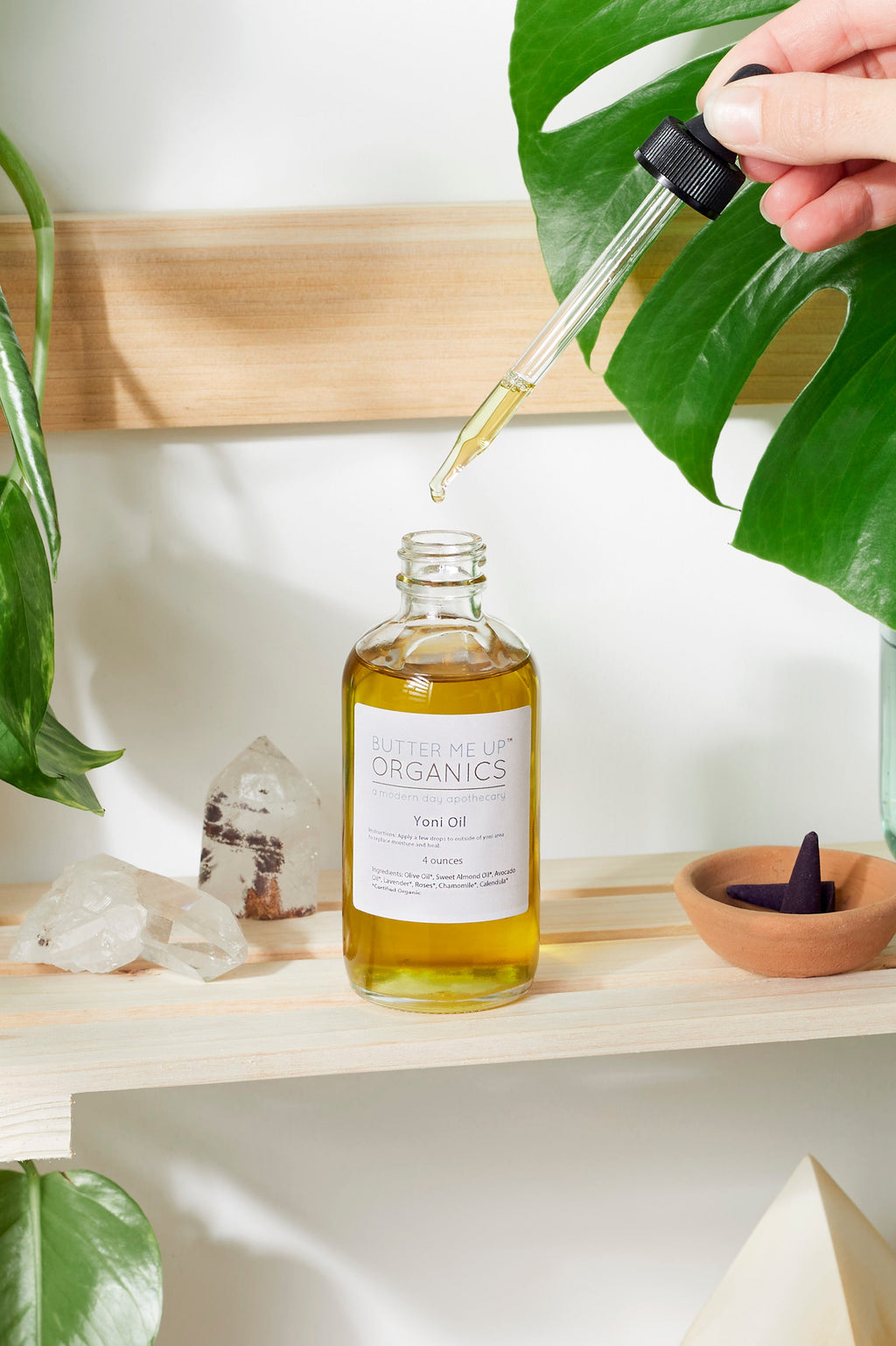 Organic Yoni Oil / Feminine Care / Women's Health / Yoni in - Body photo
