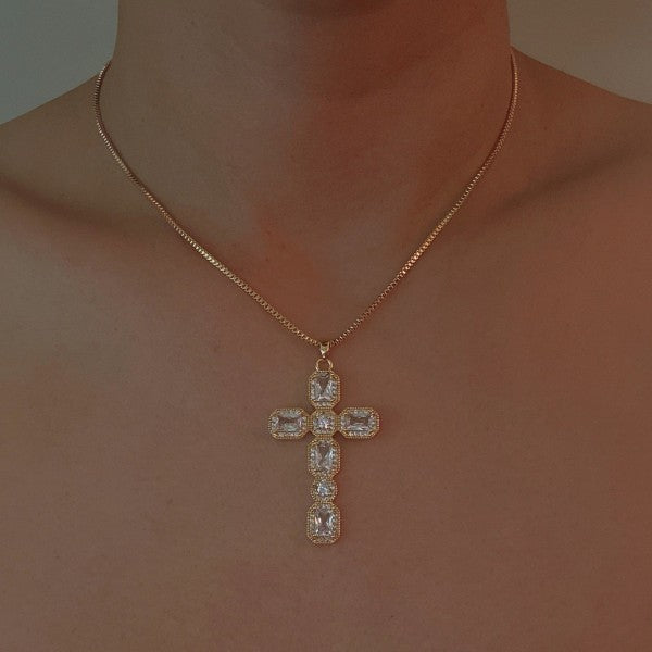 Vintage Sparkle Cross Pendant Necklace in - photo