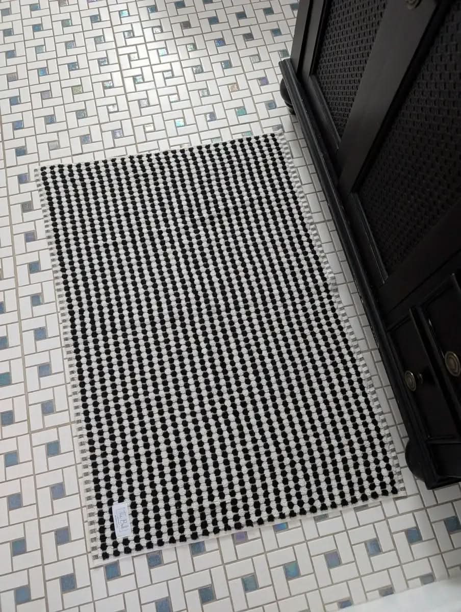 Artisan Bathmat Collection - Soft, Quick-Drying & Stylish - 100% Turkish Cotton in Black Large (24 in x 35 in) - Bath Mat photo