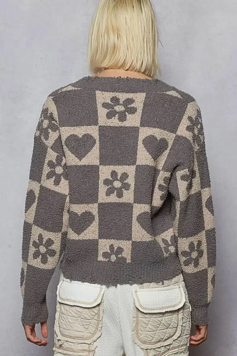 POL V-Neck Heart Pattern Checkered Sweater in - photo