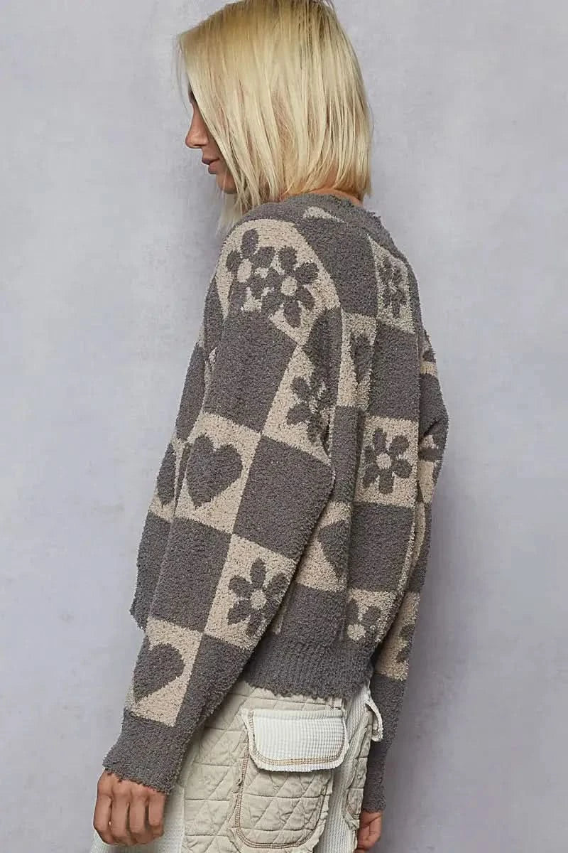 POL V-Neck Heart Pattern Checkered Sweater in - photo