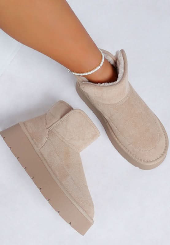 Holias Chunky Heeled Snow Boots in - photo