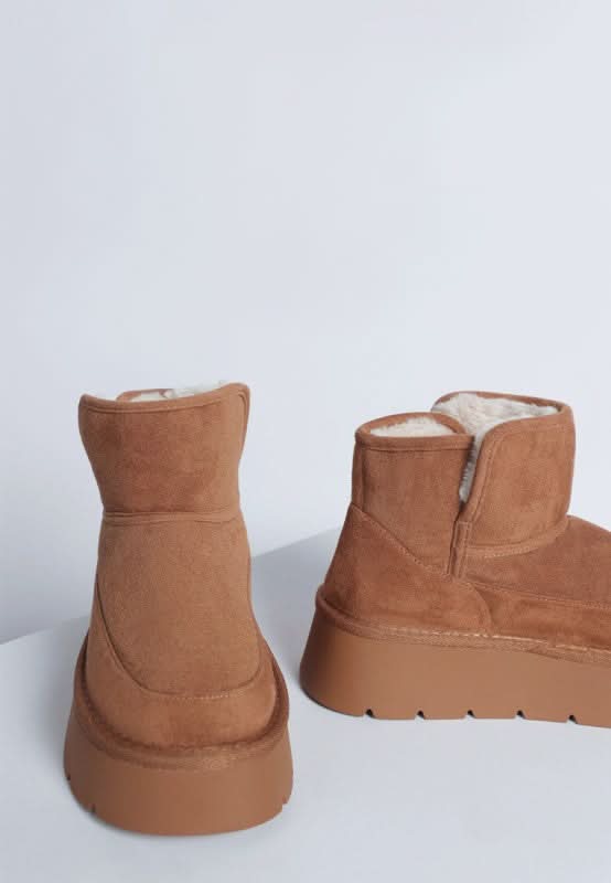 Holias Chunky Heeled Snow Boots in - photo