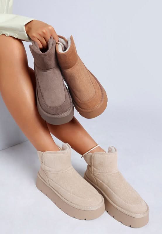 Holias Chunky Heeled Snow Boots in - photo