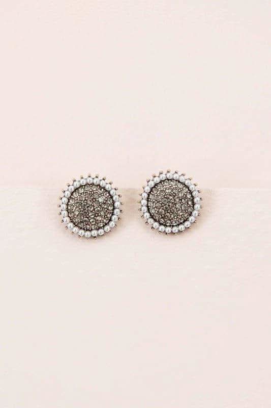 Lovoda Refined Stud Earrings in Pearl OS - Earrings photo
