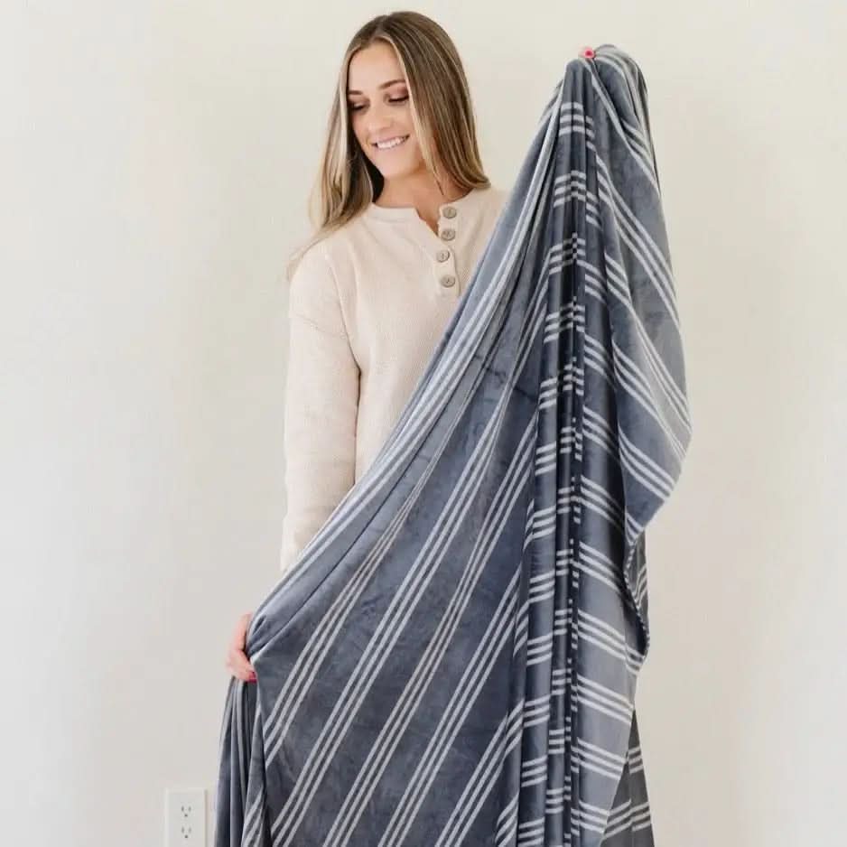 Saranoni Minky Stretch XL Throw Blankets - SwagglyLife Home & Fashion