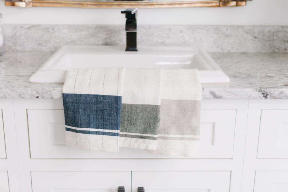 Chelsea Cotton Tea Towel in - Kitchen Towels photo