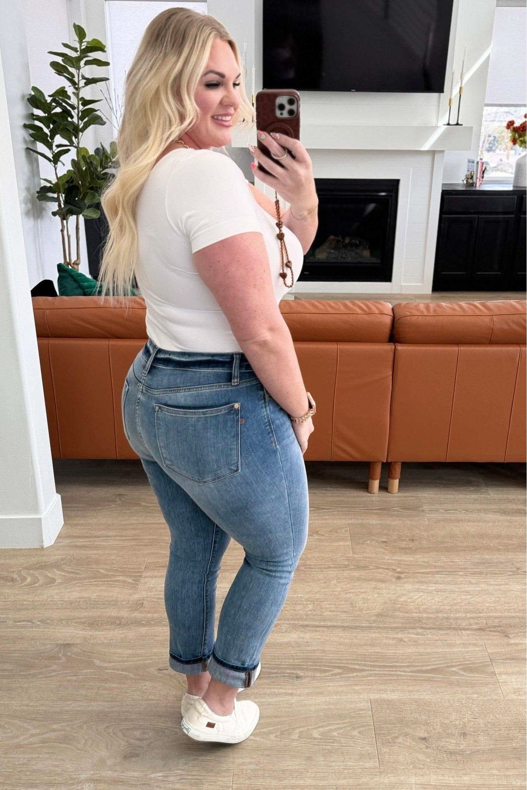 Laura Mid Rise Cuffed Skinny Capri Jeans in - Pants photo