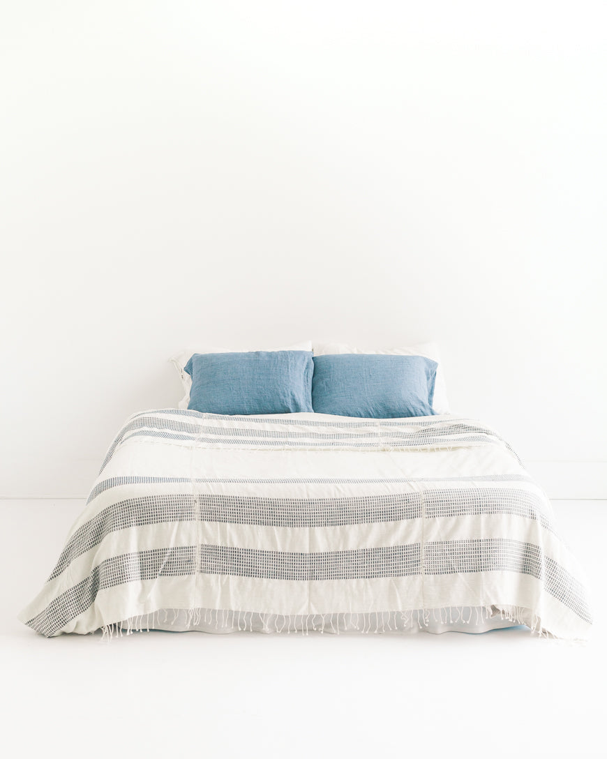 3 Panel Dotted Cotton Blanket in - Bedding photo